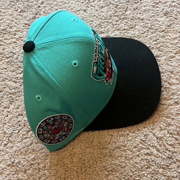 Vancouver Grizzlies SnapBack - Picture 2 of 4